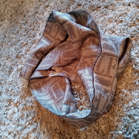 Brown stylish scarf - Picture 1 of 2